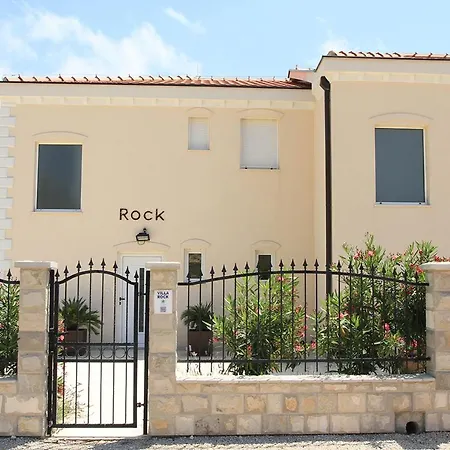 فيلة Luxury Rock With Pool And Jacuzzi Near Dubrovnik *