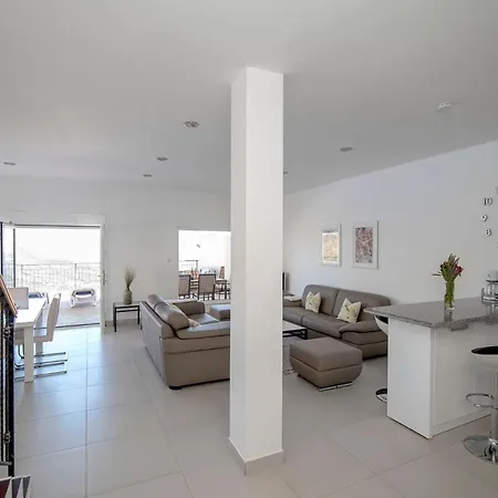 Luxury Rock With Pool And Jacuzzi Near Dubrovnik فيلة *