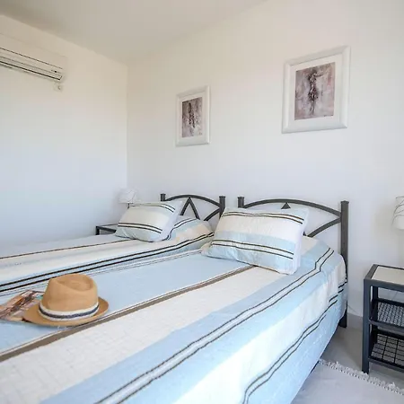 Luxury Rock With Pool And Jacuzzi Near Dubrovnik فيلة